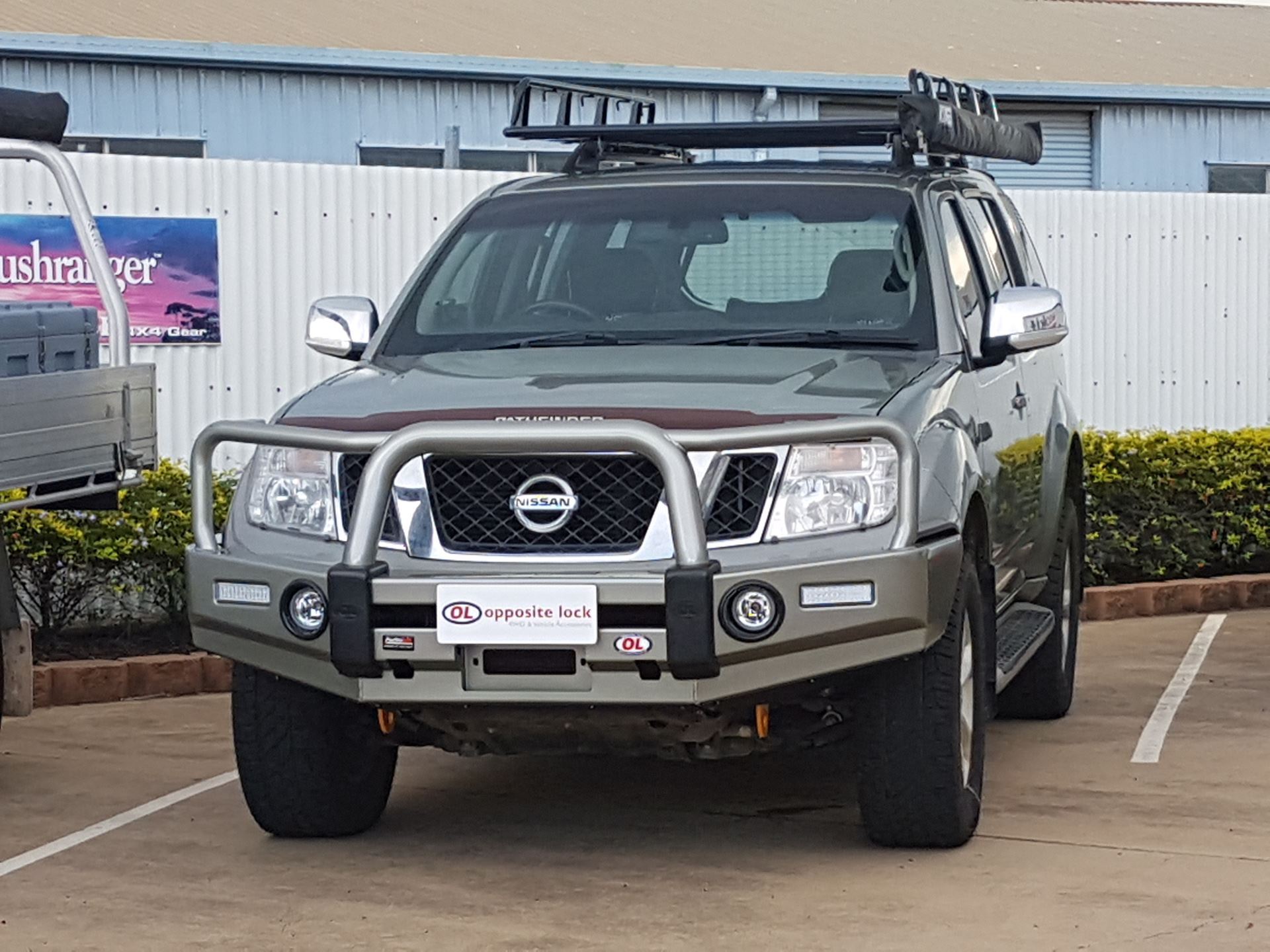 OL Triple Loop Bullbar Nissan Pathfinder