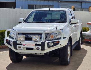 Picture of Dobinsons Colorcoded Deluxe Bullbar - Isuzu D-max (06/12 - 02/17)